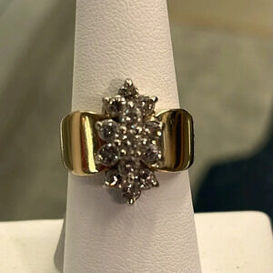 430170-049. 14k yg diamond ring 13 diamonds